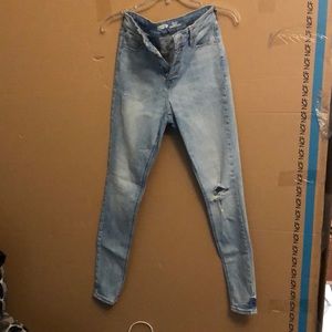 NWOT Old Navy Distressed denim skinny Jean